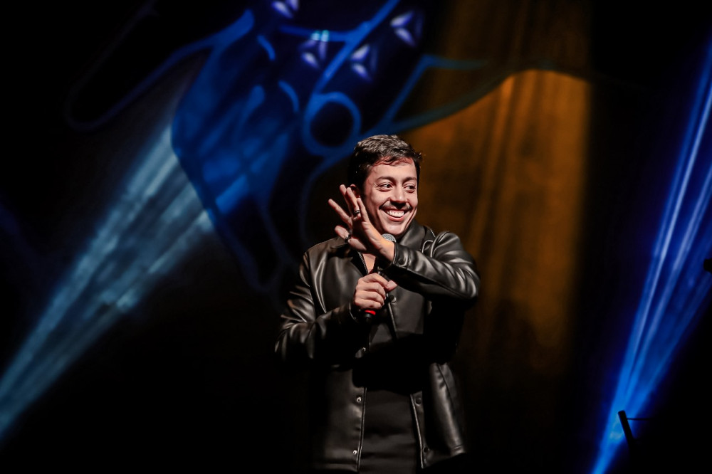 Esgotando ingressos, humorista Renato Albani traz seu novo show para Arapiraca e Maceió